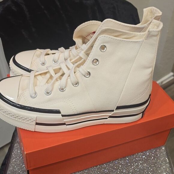 Converse Chuck Taylor All-Star Chuck 70 High Top Sneakers - Picture 9 of 11